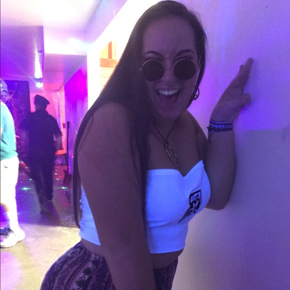 Meet your Posher, Lindsay - Picture 3 of 3